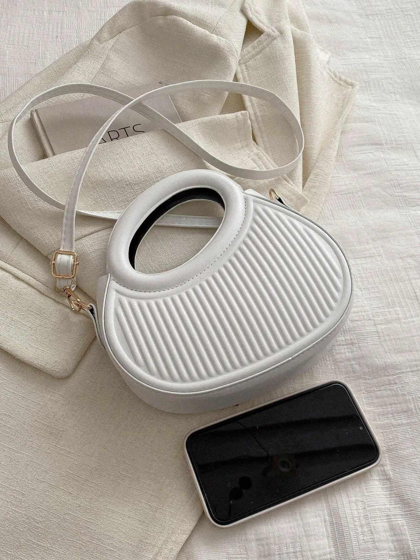 14928 1c-02-09 Bolso de mano - hombro cruzado de diseño francés de moda con un patrón blanco