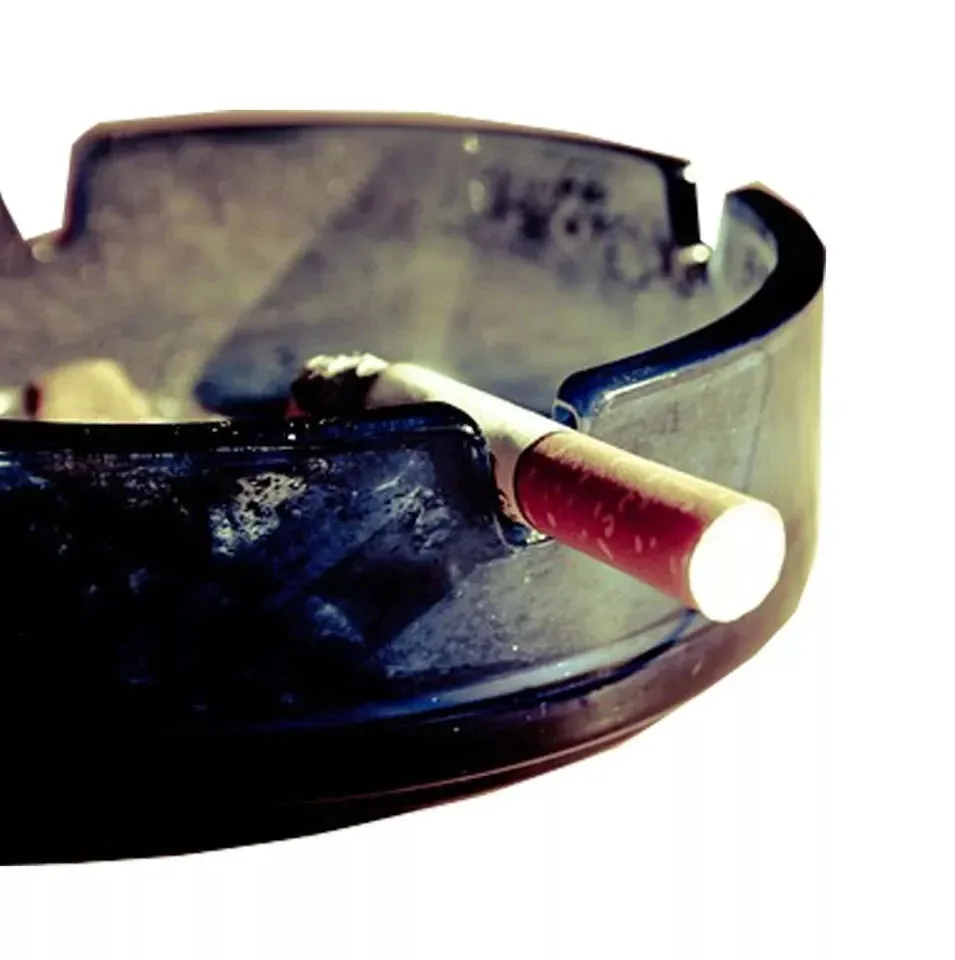 4 PCS (2 Pack) Ashtray Black 3.5" x 1.2" Plastic Round Trash Can Cigarette Tray
