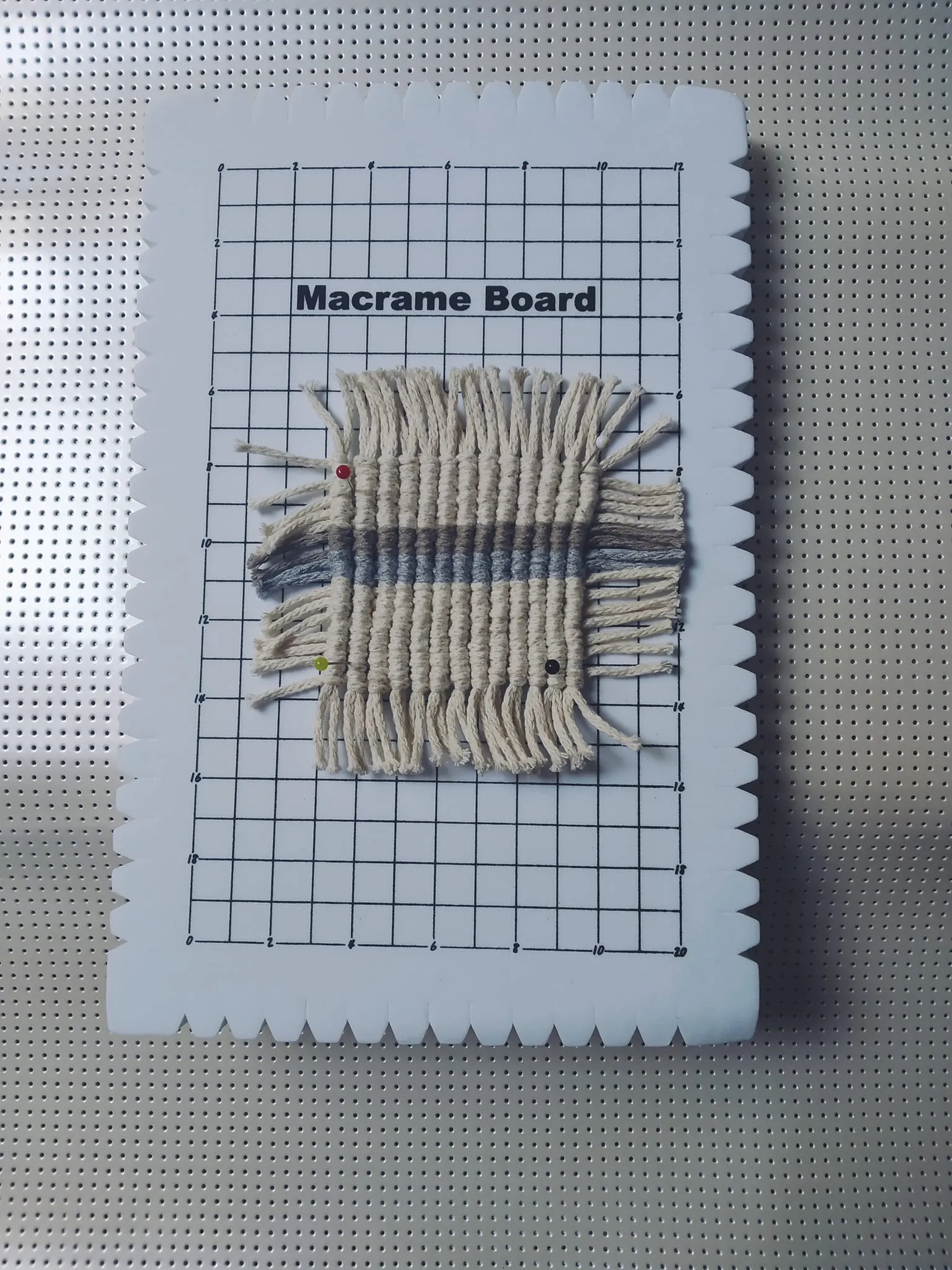 Planche pour macramé