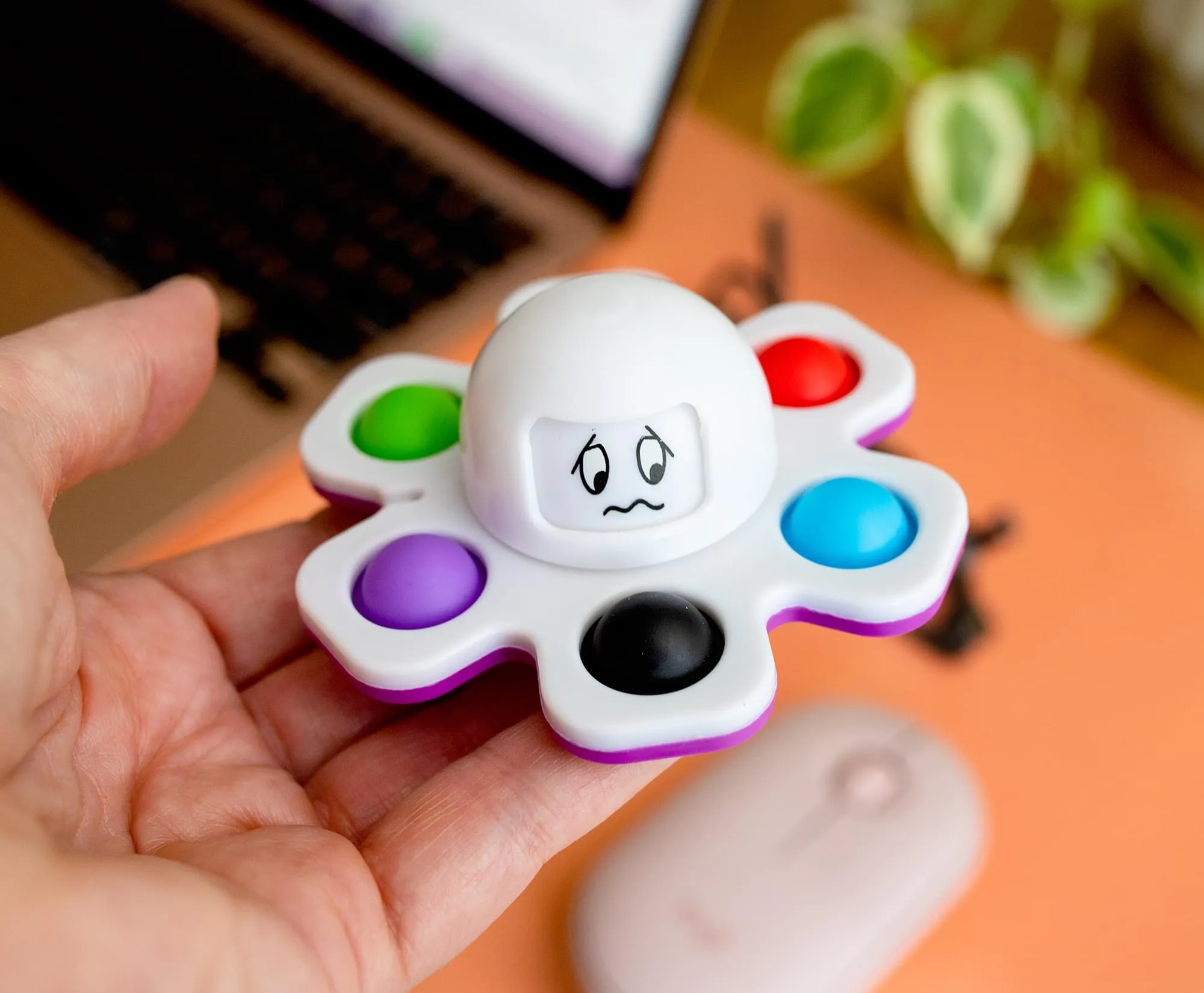Pop Fidget Toy Spinner Face-Changing White Octopus 6-Button Bubble Popping Game